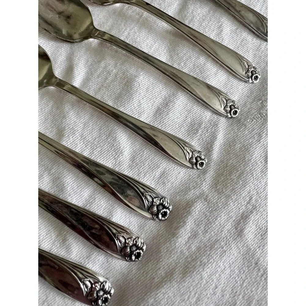 1847 Rogers Bros Flatware Set 38pc Silverplate Daffodil Pattern Vintage Good
